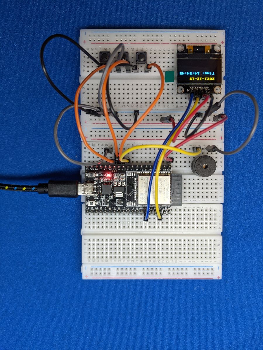 Alarm clock circuit with three buttons and a buzzer